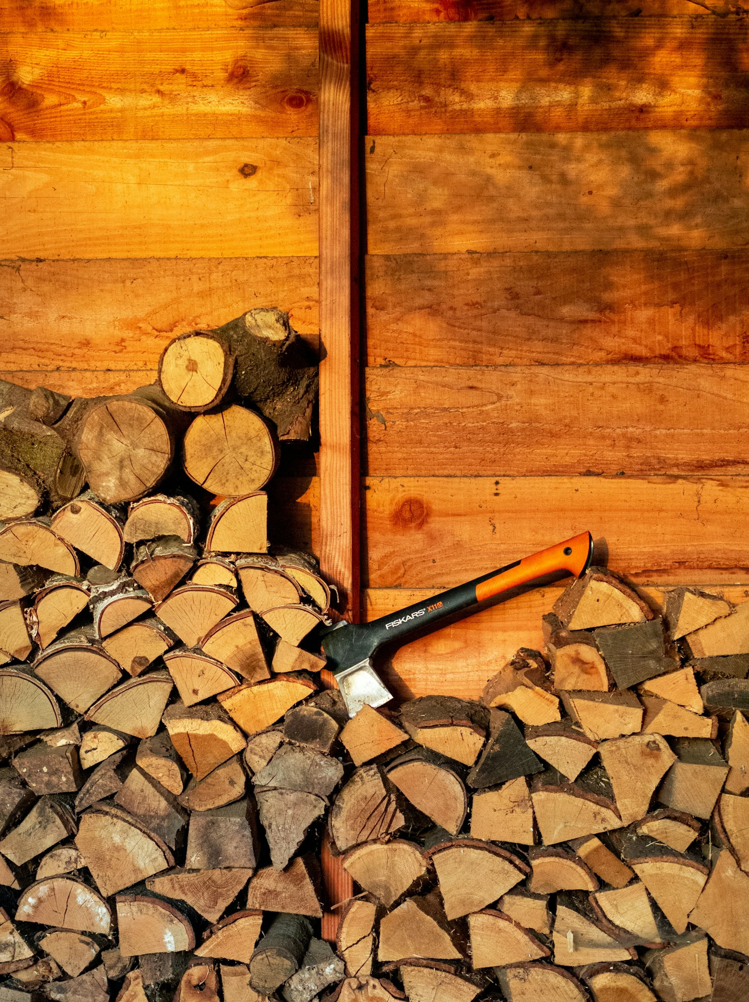 So erkennen Sie hochwertiges und trockenes Holz